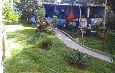 Imagem: A casa possui 2 Dormitórios, 2 Banheiros, 2 Vagas na garagem