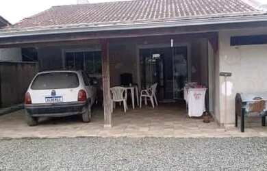 Imagem: A casa possui 2 Dormitórios, 2 Banheiros e 2 Vagas na garagem
