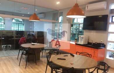 Imagem: O depósito possui 4 Vagas na garagem, 340m² de Área e está