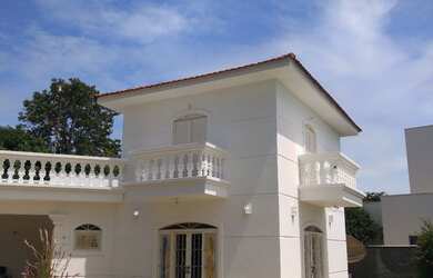 Imagem: A casa possui 3 Dormitórios, 5 Vagas na garagem e está localizado