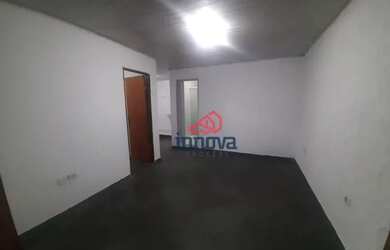 Imagem: A casa possui 3 Dormitórios, 1 Banheiro, 2 Vagas na garagem