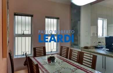 Imagem: A casa possui 4 Dormitórios, 2 Banheiros, 2 Vagas na garagem