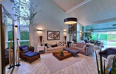 Imagem: A casa possui 5 Dormitórios, 4 Banheiros, 4 Vagas na garagem