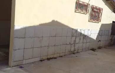 Imagem: A casa possui 2 Dormitórios, 1 Banheiro, 2 Vagas na garagem