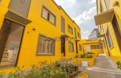 Imagem: A casa possui 2 Dormitórios, 1 Banheiro, 2 Vagas na garagem