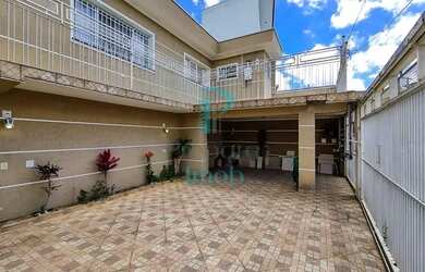 Imagem: A casa possui 3 Dormitórios, 5 Banheiros, 3 Vagas na garagem