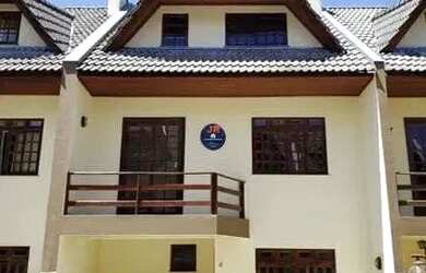 Imagem: A casa possui 3 Dormitórios, 4 Banheiros, 2 Vagas na garagem