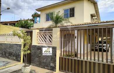 Imagem: A casa à venda possui 5 Dormitórios, 2 Banheiros, 4 Vagas