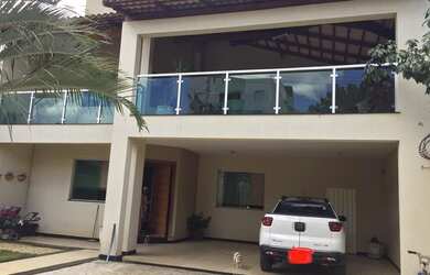 Imagem: A casa possui 4 Dormitórios, 3 Banheiros, 4 Vagas na garagem