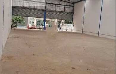 Imagem: O depósito possui 4 Vagas na garagem, 300m² de Área e está