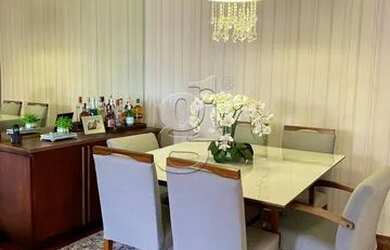 Imagem: A casa possui 3 Dormitórios, 3 Banheiros, 2 Vagas na garagem