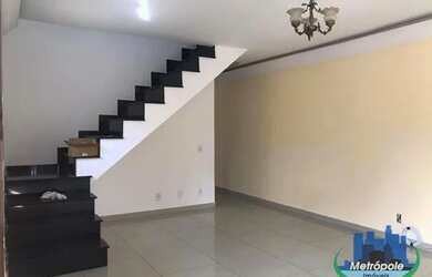 Imagem: A casa possui 3 Dormitórios, 2 Banheiros, 4 Vagas na garagem