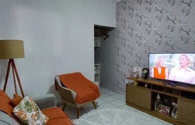 Imagem: A casa possui 2 Dormitórios, 2 Banheiros, 2 Vagas na garagem