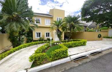 Imagem: A casa possui 4 Dormitórios, 4 Banheiros, 3 Vagas na garagem