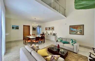 Imagem: A casa possui 4 Dormitórios, 4 Banheiros, 3 Vagas na garagem