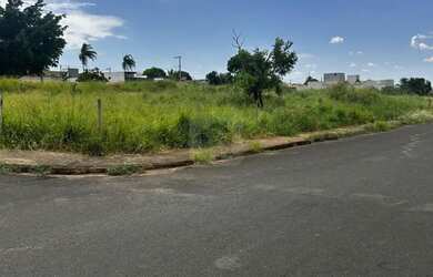 Imagem: O terreno possui 1044m² de Área e está localizado em Shopping