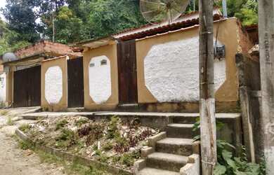 Imagem: A casa possui 1 Dormitório, 1 Banheiro, 1 Vaga na garagem e