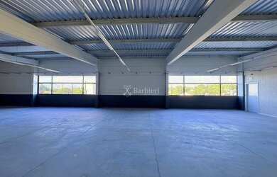 Imagem 4: Sala comercial no Bairro do Salto, com 240 m², estacionamento rotativo...