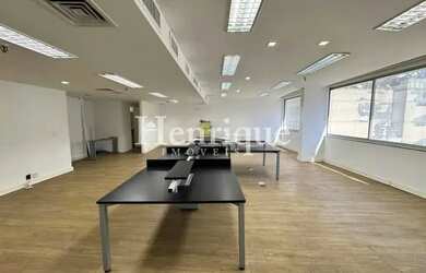 Imagem: O depósito possui 219m² de Área e está localizado em Centro