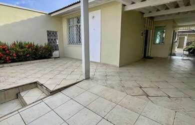 Imagem: A casa possui 2 Dormitórios, 1 Banheiro e 1 Vaga na garagem