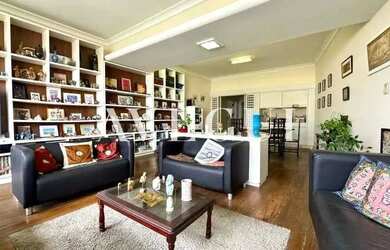 Imagem: O apartamento possui 4 Dormitórios, 2 Banheiros, 1 Vaga na