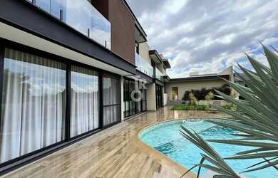 Imagem: A casa em condomínio possui 3 Dormitórios, 5 Banheiros, 3