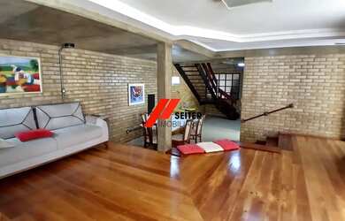 Imagem: A casa possui 4 Dormitórios, 5 Banheiros, 2 Vagas na garagem