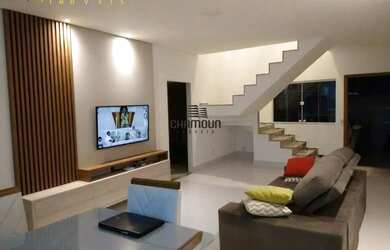 Imagem: A casa possui 3 Dormitórios, 3 Banheiros, 2 Vagas na garagem