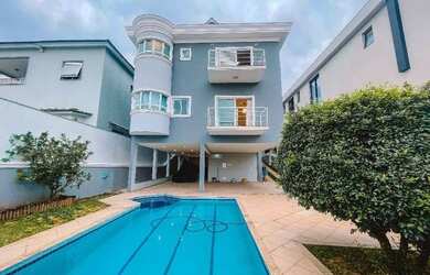 Imagem: A casa em condomínio possui 4 Dormitórios, 5 Banheiros, 5