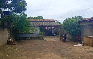 Imagem: A casa possui 3 Dormitórios, 1 Banheiro, 1 Vaga na garagem