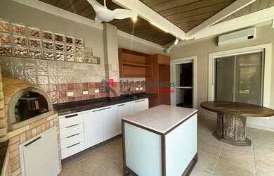 Imagem: A casa em condomínio possui 3 Dormitórios, 2 Banheiros, 4