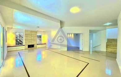 Imagem: A casa em condomínio possui 4 Dormitórios, 3 Banheiros, 4