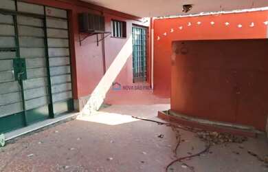 Imagem: O depósito possui 5 Vagas na garagem, 350m² de Área e está