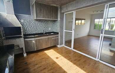 Imagem: A casa em condomínio possui 3 Dormitórios, 3 Banheiros, 2