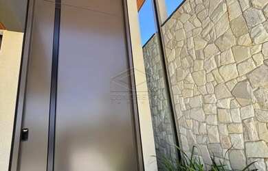 Imagem: A casa em condomínio possui 4 Dormitórios, 5 Banheiros, 2