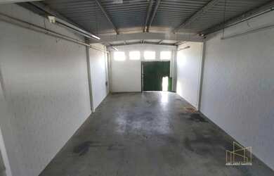 Imagem: O depósito possui 3 Vagas na garagem, 300m² de Área e está