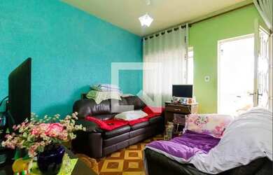 Imagem: A casa possui 2 Dormitórios, 2 Banheiros, 2 Vagas na garagem