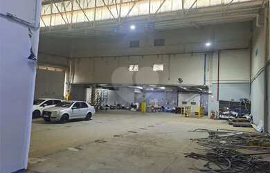 Imagem: O depósito possui 5 Vagas na garagem e 2791m² de Área e está