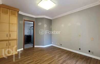 Imagem: O apartamento possui 3 Dormitórios, 1 Banheiro, 2 Vagas na