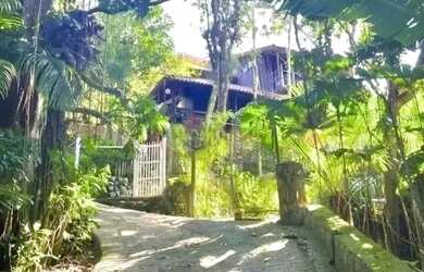 Imagem: A casa possui 3 Dormitórios, 3 Banheiros, 3 Vagas na garagem