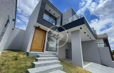 Imagem: A casa em condomínio possui 4 Dormitórios, 2 Banheiros, 5