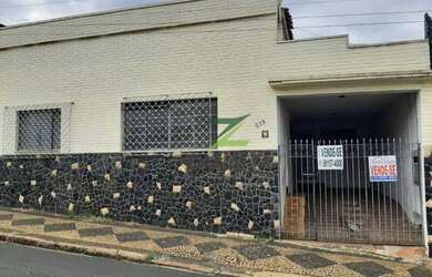 Imagem: A casa possui 3 Dormitórios, 1 Banheiro, 1 Vaga na garagem