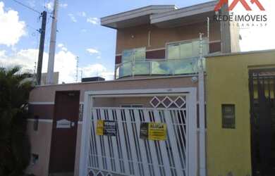 Imagem: A casa possui 3 Dormitórios, 3 Banheiros, 3 Vagas na garagem