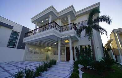 Imagem: A casa em condomínio possui 4 Dormitórios, 5 Banheiros, 4