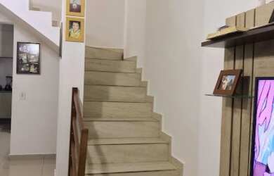 Imagem: A casa possui 2 Dormitórios, 1 Banheiro, 1 Vaga na garagem