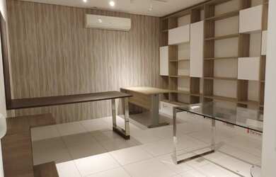 Imagem: O depósito possui 4 Vagas na garagem, 17m² de Área e está