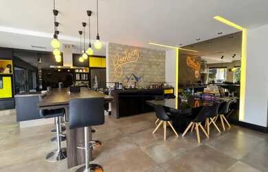 Imagem: A casa em condomínio possui 4 Dormitórios, 5 Banheiros, 4