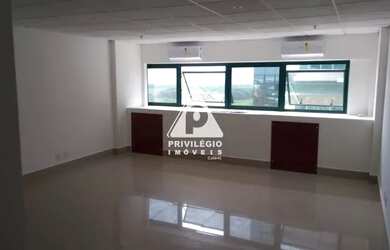 Imagem: O depósito possui 1 Vaga na garagem, 44m² de Área e está