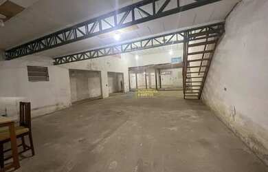 Imagem: O depósito possui 400m² de Área e está localizado em Jardim