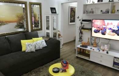 Imagem: A casa possui 3 Dormitórios, 3 Banheiros, 2 Vagas na garagem